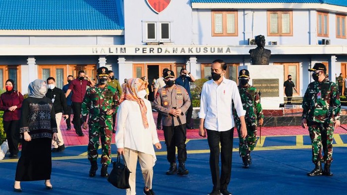Jokowi dan Iriana bertolak ke Sulsel (Foto: Rusman - Biro Pers Sekretariat Presiden)