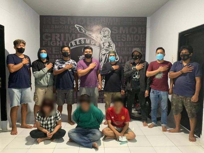 Komplotan penipu dengan modus hipnotis ditangkap. Pelaku mengincar ibu-ibu. Mereka beraksi puluhan kali di berbagai wilayah di Sulsel. (dok Istimewa)