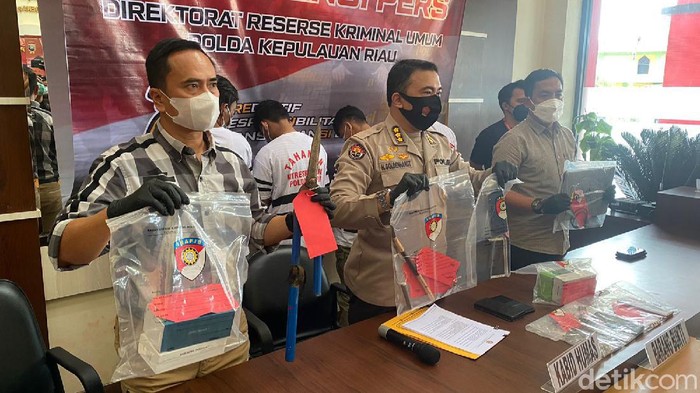 konferensi pers penangkapan 3 pencuri spesialis bobol rumah di Batam (Raja Adil Siregar/detikcom)