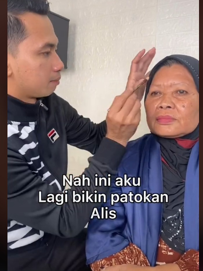 Makeup nenek pakai stiker