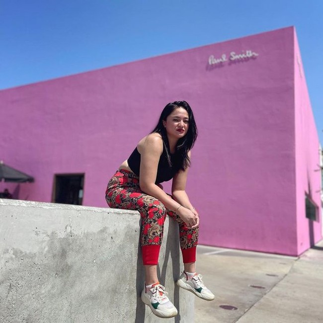 Sebelumnya melalui salah satu video di channel YouTube pribadinya, Marshanda sempat menceritakan bahwa berat badannya itu merupakan dampak dari obat bipolar yang dikonsumsinya. Walaupun kini badannya terlihat lebih berisi, namun ibu satu anak itu mengaku tetap mencintai dan menerima diri sendiri apa adanya. Foto: Instagram/@marshanda99