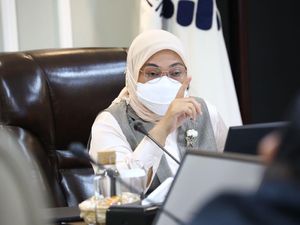 Menaker Minta UU Ciptaker Disosialisasi Intensif ke Pengusaha & Pekerja