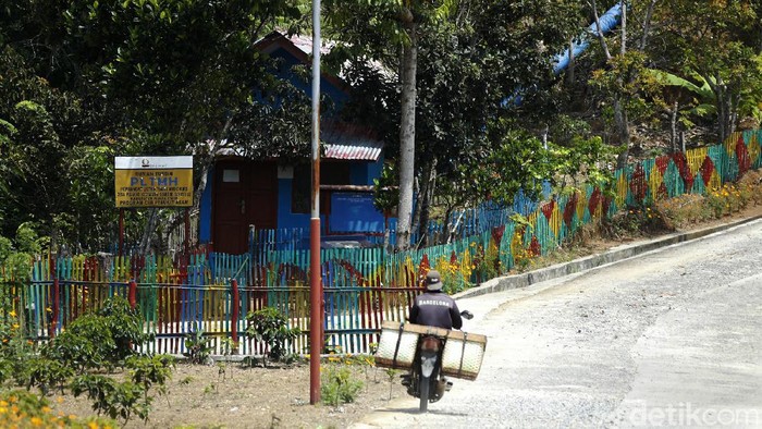 Mengunjungi Desa Terpencil yang Manfaatkan Listrik Tenaga Mikro Hidro Desa Pelakat merupakan salah satu desa terpencil di Sumatera Selatan. Untuk menerangi desanya, warga memanfaatkan Pembangkit Listrik Tenaga Mikro Hidro (PLTMH).