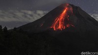 Dua jalur aliran lava pijar Gunung Merapi terpantau melalui aliran Sungai Boyong dan Sungai Krasak Sleman, Yogyakarta. 