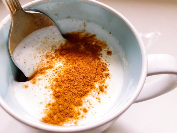 Minuman racikan kopi campur kunyit bermanfaat untuk tubuh, salah satunya bisa meningkatkan imunitas tubuh.
