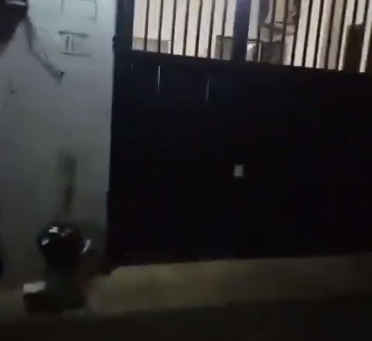 Ojol antar makanan dengan jarak lokasi di depan rumah