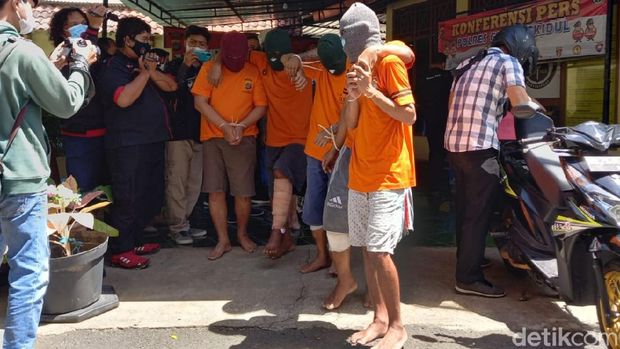 Para pelaku pencurian 84 ekor kambing di Gunungkidul, di Mapolres Gunungkidul, Kamis (9/9/2021).