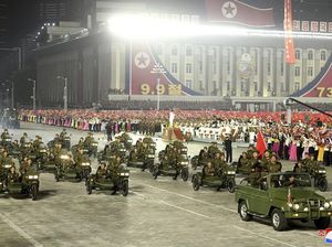 Korut Gelar Parade Militer, Truk Monster Pengangkut Rudal Kebanggaan Kim Jong Un Kok Absen?