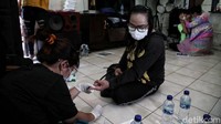 Kegiatan pemeriksaan kesehatan untuk komunitas Transpuan ini rutin dilakukan 3 bulan sekali.
