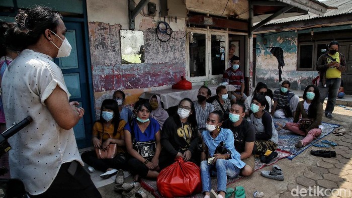 Yayasan Srikandi Sejati dan Puskesmas Kecamatan Koja menggelar pemeriksaan kesehatan untuk para kaum transpuan di Jakarta Utara.
