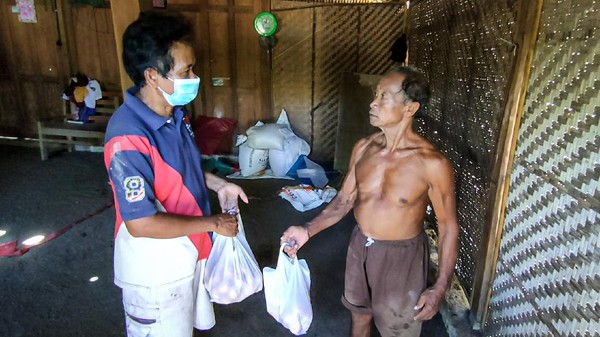 Mumet Harga Telur Anjlok Parah, Peternak Bagi-bagi Gratis
