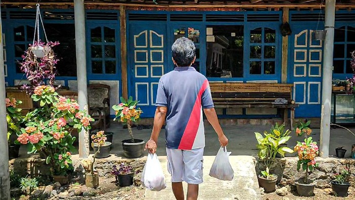 Peternak bagi-bagi telur ayam gegara harga anjlok Peternak bagi-bagi telur ayam gegara harga anjlok