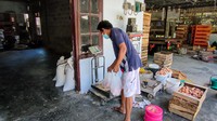 Seperti diketahui saat ini harga telur ayam di tingkat peternak di Indonesia tak terkecuali Kulon Progo tengah anjlok. Kekinian harga komoditas itu berkisar Rp15.000 per Kg dan untuk harga ecerannya sekitar Rp16.000 per Kg.Foto: Jalu Rahman Dewantara/detikcom
