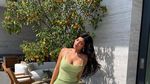 Fab! Gaya Kylie Jenner Pamer Perut Hamil