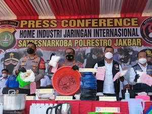 Lolos X-Ray, WN Iran Kirim Bahan Sabu Setengah Jadi dalam Bentuk Gel