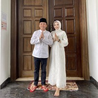 Ialah Aisyah Thisia Agustiar Sabran atau akrab disapa Thisia Halijam yang menikah dengan H. Agustiar Sabran, S.Kom. Agustiar adalah seorang anggota DPR RI fraksi PDI Perjuangan dapil Kalimantan Tengah 2019-2024. Foto: Dok. Instagram @thisia.halijam.