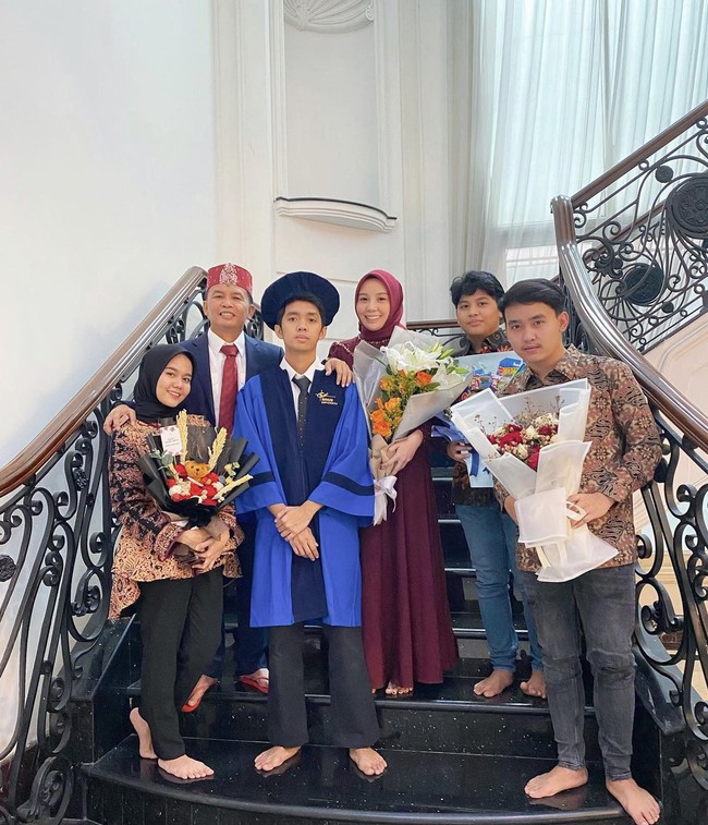 Cinta bisa mengubah seseorang ❤️ #tiktokindonesia #fypシ. Setelah menikah kenal sudah empat tahun. Dekat dua tahun alhamdulillah nikah. Terimakasih sudah mengubahku menjadi lebih baik, tulis akun TikTok @thisia21 Foto: Dok. Instagram @thisia.halijam.