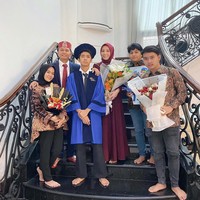 Cinta bisa mengubah seseorang ❤️ #tiktokindonesia #fypシ. Setelah menikah kenal sudah empat tahun. Dekat dua tahun alhamdulillah nikah. Terimakasih sudah mengubahku menjadi lebih baik, tulis akun TikTok @thisia21 Foto: Dok. Instagram @thisia.halijam.