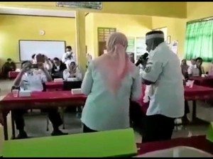 Warga Kecewa pada Kadis Dikbud Bondowoso yang Dangdutan Abaikan Prokes