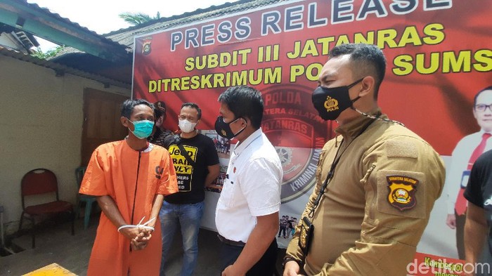 Residivis kasus pembunuhan sadis di Palembang ditangkap usai beberapa kali melakukan pembegalan. Pelaku kecanduan judi online. (Prima S/detikcom)
