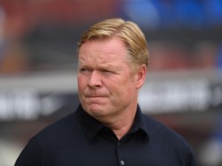 Pertama, Ronald Koeman tidak pasang badan buat pemain. Koeman seolah tak ragu kalau hasil buruk di lapangan adalah salah pemainnya sendiri! (Getty Images/David Ramos)