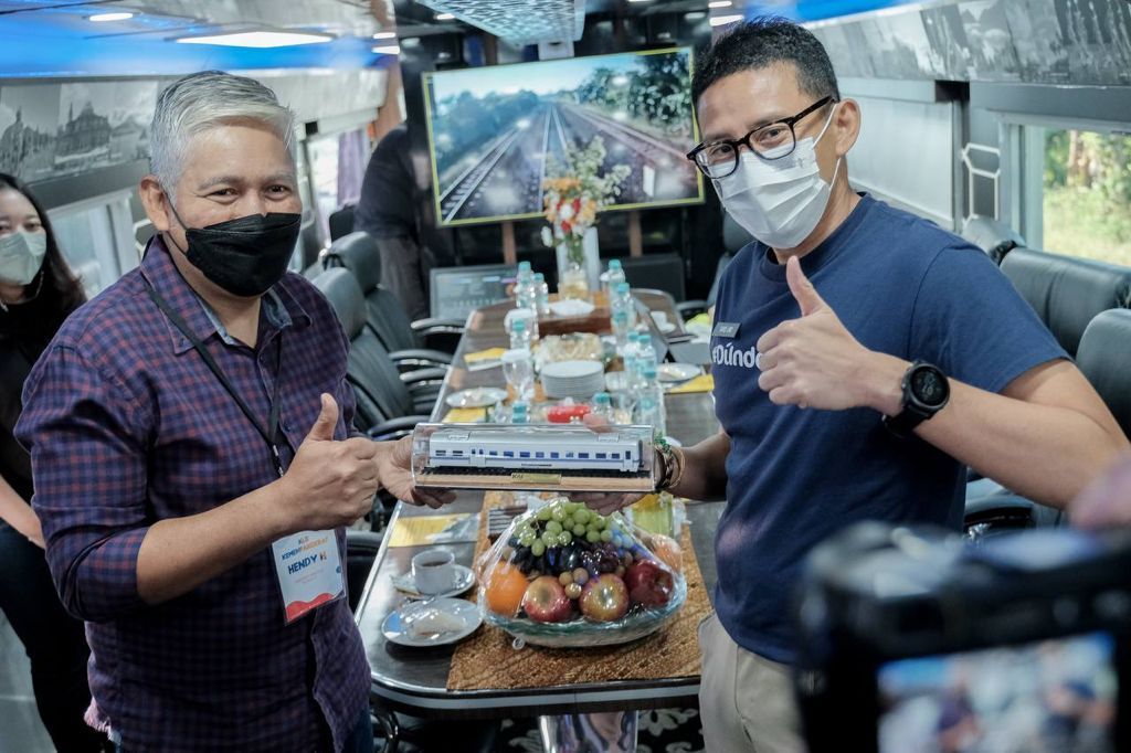 Sandiaga uno naik kereta istimewa