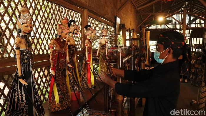 Obyek Wisata Saung Angklung Udjo sudah diperbolehkan dibuka kembali oleh Kemenparekraf RI. Saat ini pihak pengelola masih mempersiapkan fasilitas prokes.