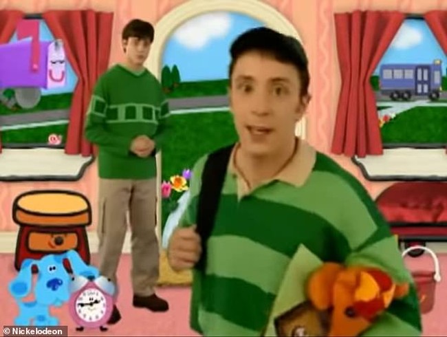 Para millennial menyambut hari jadi acara Blues Clues yang 25 tahun, apalagi muncul presenter pertamanya, Steve Burns. Steve pun jadi viral dan kembali diperbincangkan para fans yang kini sudah dewasa. Foto: Instagram @steveburnsalive