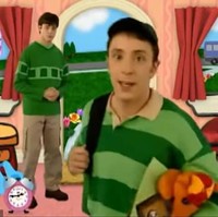 Para millennial menyambut hari jadi acara Blues Clues yang 25 tahun, apalagi muncul presenter pertamanya, Steve Burns. Steve pun jadi viral dan kembali diperbincangkan para fans yang kini sudah dewasa. Foto: Instagram @steveburnsalive