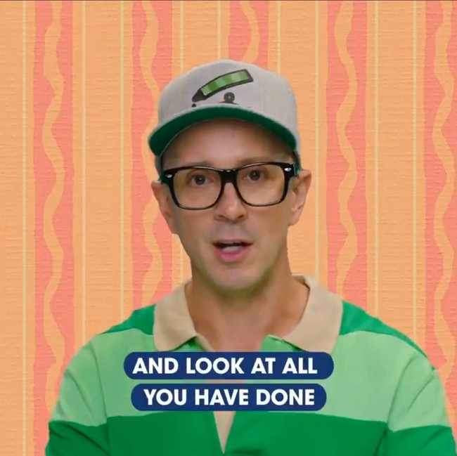 Aku pikir aku hanya ingin mengatakan bahwa selama ini aku tidak pernah melupakan kalian. Tidak pernah. Dan aku senang kita masih berteman. Ngomong-ngomong kamu terlihat baik. Apapun yang kamu lakukan, itu berhasil, ujarnya seolah menenangkan para fans yang kini sudah punya lebih besar permasalahan hidup. Foto: Instagram @steveburnsalive