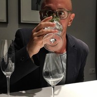 Di internet beredar berita yang menyebut Steve sudah meninggalkan karena overdosis heroin, kecelakaan mobil, bahkan menjadi pemain film porno. Rumor-rumor tersebut dikatakan pernah membuat sang ibu menangis selagi menanyakan kabar Steve lewat telepon. Foto: Instagram @steveburnsalive