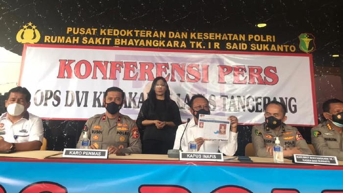 Tim DVI Polri mengidentifikasi 1 jenazah bernama Rudi bin Ong Eng Cue