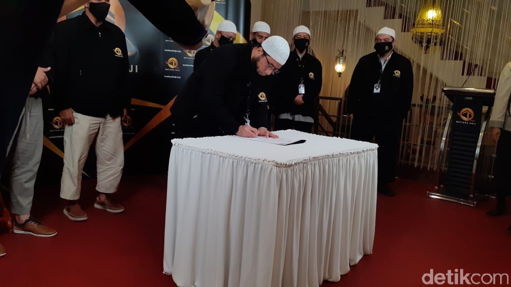 Ustad Khalid Basalamah Resmikan Mutiara Haji