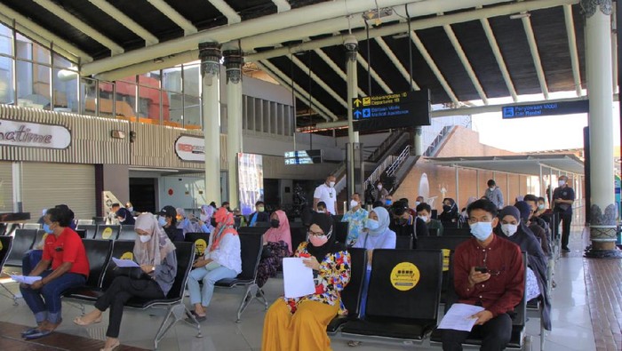 Vaksinasi di Bandara Soekarno Hatta
