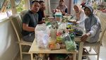 Momen Romantis Vicky Prasetyo dan Kalina Saat Makan Nasi Tumpeng