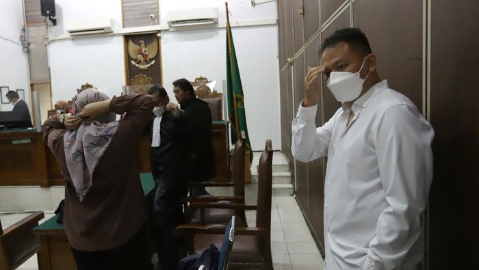 Vicky Prasetyo dan Kalina Oktarani