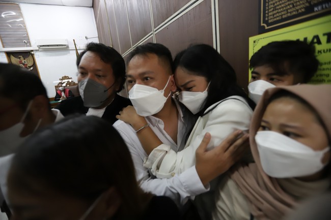 Menikah dengan Vicky Prastyo, Kalina Ocktaranny sempat hamil. Ini menjadi kehamilan kedua bagi Kalina. Ia sudah menjadi ibu satu orang anak dari pernikahannya terdahulu dengan Deddy Corbuzier. Namun malang tak dapat ditolak, calon bayi buah cintanya dengan Vicky meninggal dalam kandungan pada 2021. (Foto: Pahlevi/detikcom)