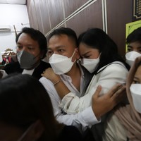 Menikah dengan Vicky Prastyo, Kalina Ocktaranny sempat hamil. Ini menjadi kehamilan kedua bagi Kalina. Ia sudah menjadi ibu satu orang anak dari pernikahannya terdahulu dengan Deddy Corbuzier. Namun malang tak dapat ditolak, calon bayi buah cintanya dengan Vicky meninggal dalam kandungan pada 2021. (Foto: Pahlevi/detikcom)