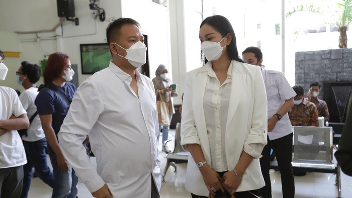 Vicky Prasetyo dan Kalina Oktarani