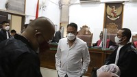 Vicky Prasetyo akhirnya divonis 4 bulan penjara oleh Majelis Hakim Pengadilan Negeri Jakarta Selatan. Foto: Pahlevi/detikcom