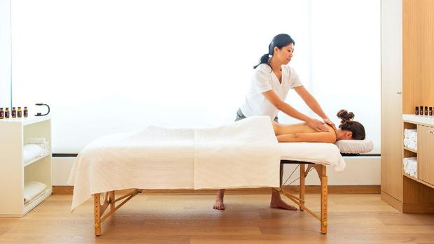 Singapura mungkin dikenal sebagai kota kosmopolitan yang ramai, tapi yang banyak orang tidak tahu bahwa selain kuliner, belanja, dan hiburan, Singapura juga menawarkan sebuah konsep urban wellness, sebuah pilihan gaya hidup sehat di Singapura. Kota modern yang terkenal sebagai pusat bisnis ini, juga menawarkan berbagai aktivitas dan fasilitas yang menunjang gaya hidup sehat untuk fisik dan mental. Kelas olahraga yang menarik, spa, restoran, dan hotel yang mendukung pemulihan fisik dan pengalaman holistis