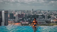 Pemerintah Singapura mengumumkan pada bulan Juni bahwa pihaknya berencana untuk hidup berdampingan dengan Covid. Lalu, beberapa pembatasan diangkat pada bulan Agustus, memungkinkan orang yang sepenuhnya divaksinasi untuk makan di restoran hingga berkumpul dalam kelompok (Foto: Sofitel Singapore Sentosa Resort)