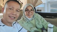 Saat itu keduanya hendak mengklarifikasi terkait aksi Kartika Damayanti yang membuat akun haters Ayu Ting Ting. Namun ketika itu Kartika tidak ada di rumahnya karena bekerja di Singapura.