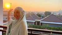 Kartika Damayanti adalah haters yang berseteru dengan Ayu Ting Ting. Kedua orang tua Ayu Ting Ting bahkan pernah menyambangi kediaman Kartika Damayanti di Bojonegoro, Jawa Timur.