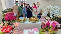 Sebagai orang tua, Umi Kalsum dan Ayah Rojak memang tak kenal lelah menjaga keluarganya dari serangan haters. Terlebih keluarganya memang sangat kompak sejak dulu.
