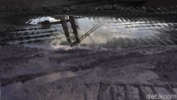 Batu bara yang sedikit lebih halus tersebut kemudian diangkut melalui belt conveyor menuju area penampungan. Batu bara inilah yang kemudian akan dikirim kepada pelanggan. 