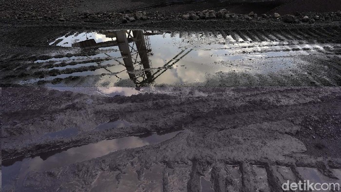 Tak cuma di Kalimantan, Sumatera Selatan juga punya tambang batu bara. Tak tanggung-tanggung, tambang batu bara di Sumsel ini punya cadangan hingga 3 miliar ton