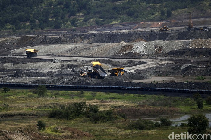 Tak cuma di Kalimantan, Sumatera Selatan juga punya tambang batu bara. Tak tanggung-tanggung, tambang batu bara di Sumsel ini punya cadangan hingga 3 miliar ton