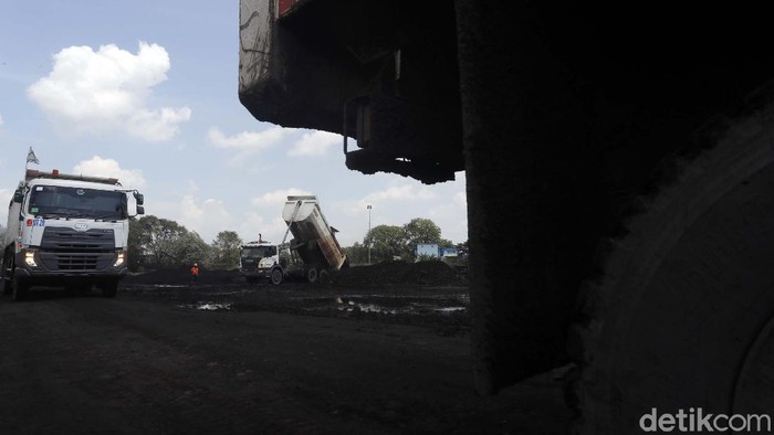 Tak cuma di Kalimantan, Sumatera Selatan juga punya tambang batu bara. Tak tanggung-tanggung, tambang batu bara di Sumsel ini punya cadangan hingga 3 miliar ton