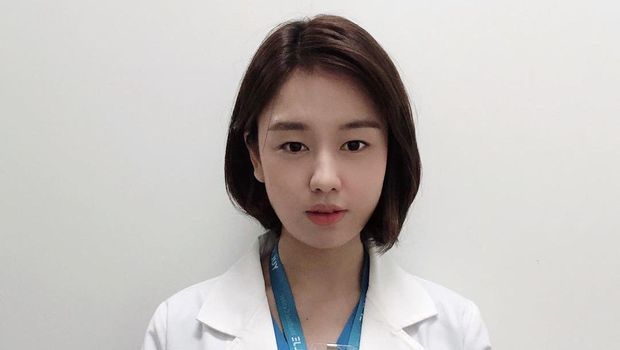 Ahn Eun Jin pemeran Chu Min Ha di Hospital Playlist